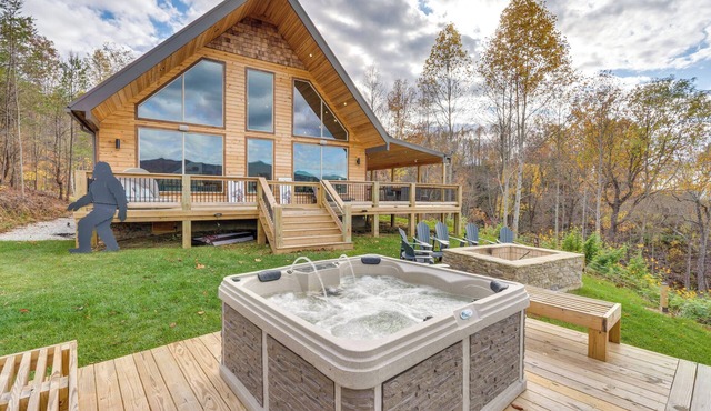 Nantahala Forest Cabin w/Fire Pits & Hot Tub!