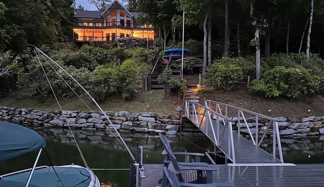 Nantahala Getaway-Lakefront -mountain views. Firepit,Generator, wifi - STARLINK