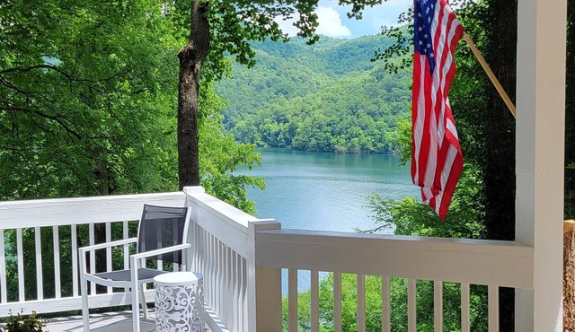 Nantahala Lakeview, Wi-fi, Pet friendly*, firepit, pool table, hiking-boating