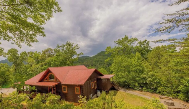 Nantahala Nights, sleeps 8 with Smoky Mountain Views!
