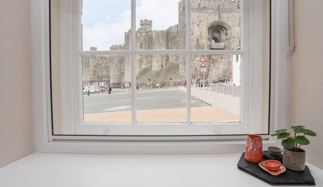 NANTLLE, pet friendly, character holiday cottage in Caernarfon