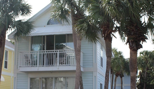 Nantucket Cottage #11B - Downstairs Cottage