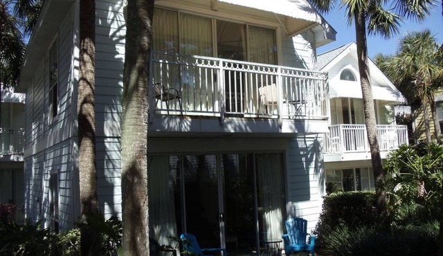 Nantucket Cottage A - 3 min stroll to beach.