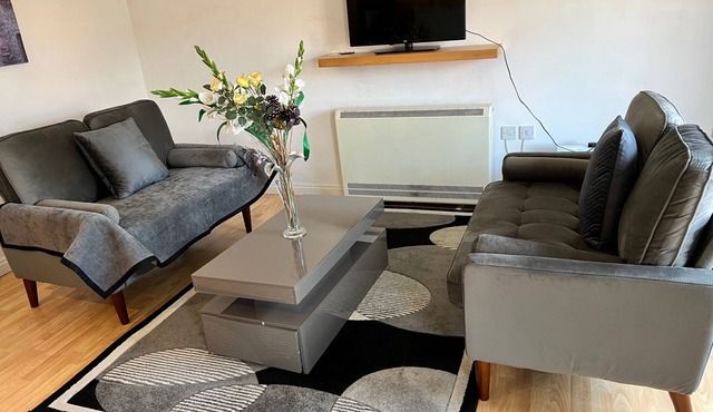 Nantwich - Sleeps 4 - Parking - Town 10mins walk