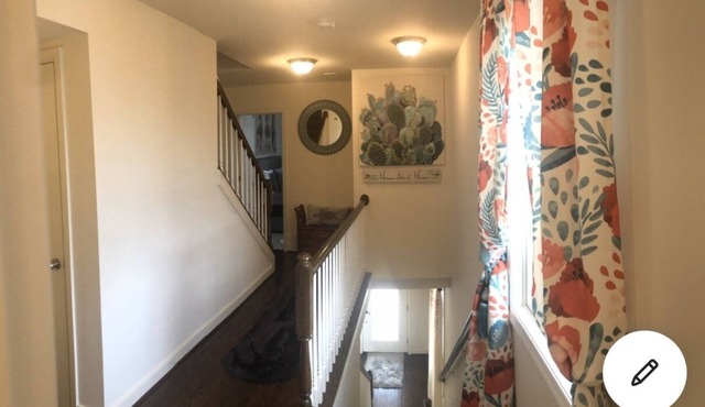 Naomi’s Beautiful Historical Home~ Bed & Breakfast