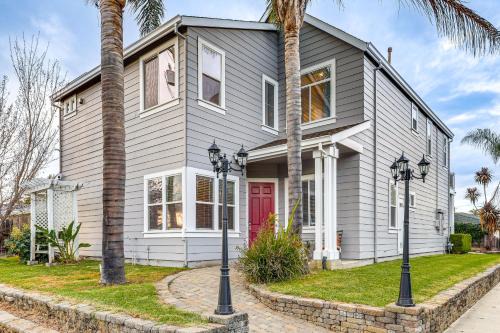 Napa Nearby! Large Home with Hot Tub and Dtwn Access