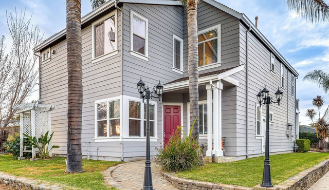 Napa Nearby! Large Home w/Hot Tub & Dtwn Access