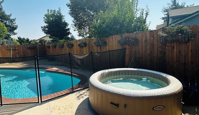 Napa Valley home with a HOT TUB & POOL! Sleeps 12! Pets welcome!