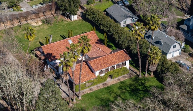 Napa Valley Vineyard Estate with Stunning Views