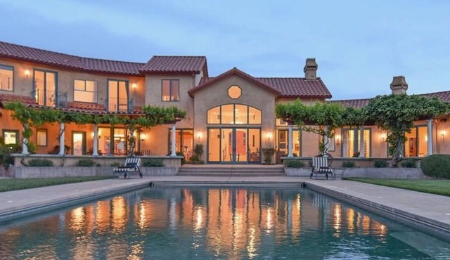 Napa Villa in the Vineyards Spectacular Retreat