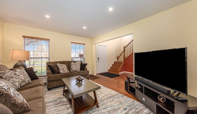 Naperville FHS Rental - Skylane Dr