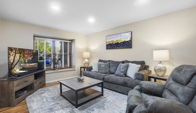Naperville FHS Rental - Woodview Lane