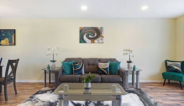 Naperville FHS Rental - Woodview Ct
