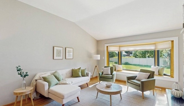 Naperville Spacious Nest - 3BDR/2.5 BTHR