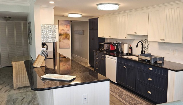 Naples 2-bedroom Condo for Lease w/Stunning Water Front Views & Spacious Living!