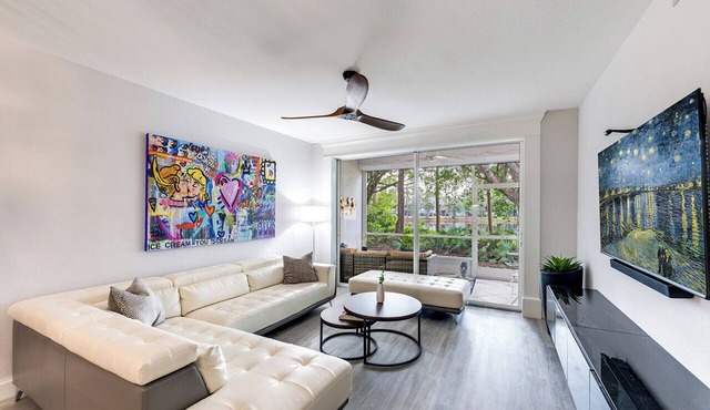 NAPLES 2B/2B IMPERIAL CONDO W/STYLE & LAKE VIEWS! POOLS! NEAR EVERYTHING! 102