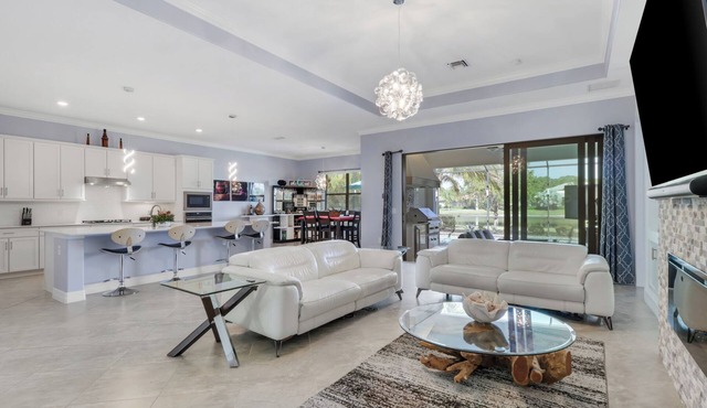 Naples Area home with Private Pool, Hot Tub and lake views. 3 Bed/3 Bath