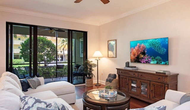 Naples Bay Resort- close to beaches and downtown