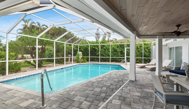Naples Coastal Beach Cottage W/Private Pool - Walk to the Beach & Waterside!