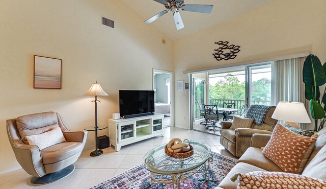 Naples Condo 10 Mi to Beach: Pool & Hot Tub Access