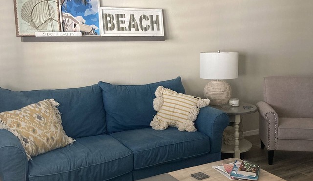 Naples condo in quiet neighborhood