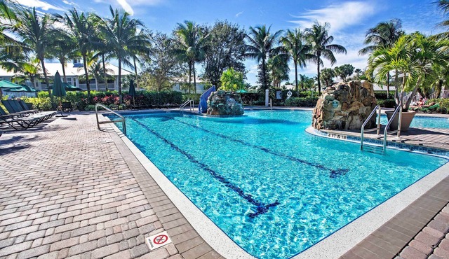Naples Condo w/Golf View & Resort-style Amenities