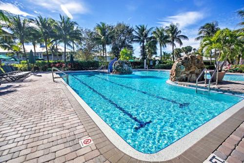 Naples Condo w/Golf View & Resort-Style Amenities