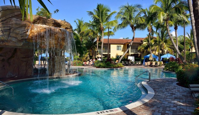 Naples' Downtown Enclave -Naples Bay Resort