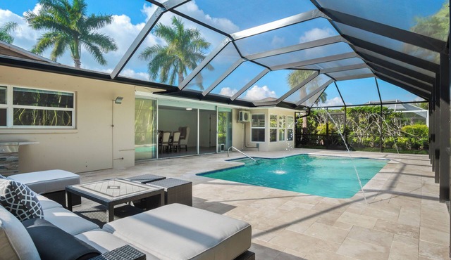Naples Dream Escape 4BR Home, heated pool, 10min from Beach