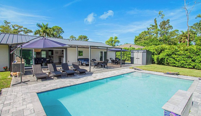 Naples Escape w/Furnished Patio & Private Pool!