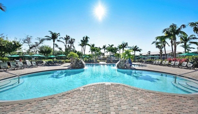 Naples FL 3BR/2BA Condo + Resort Pool & Amenities