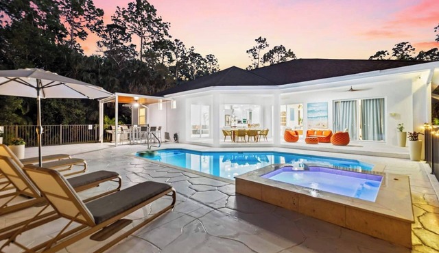 Naples FL | Heated Pool Spa Pickleball Mini Golf