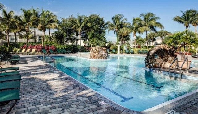 Naples, FL. Lely Resort Gorgeous 2 bed, plus den sleeps 6. Free Golf till 10/15