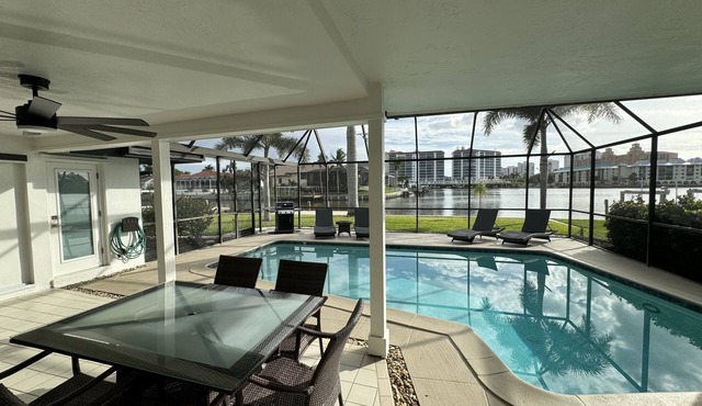 Naples Fl. Vanderbilt Beach Waterfront- Magnificent Vanderbilt Bay!