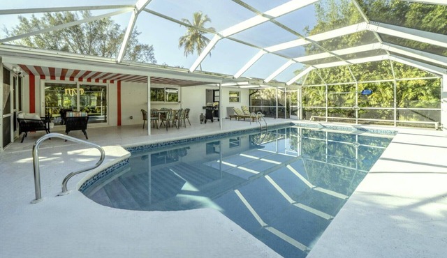 Naples Heated Olypmic Pool Retreat Near Mercado & Vanderbilt Beach