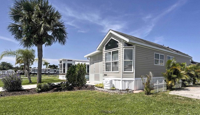 Naples Home w/Lanai & Shared Pool < 4 Mi to Beach!