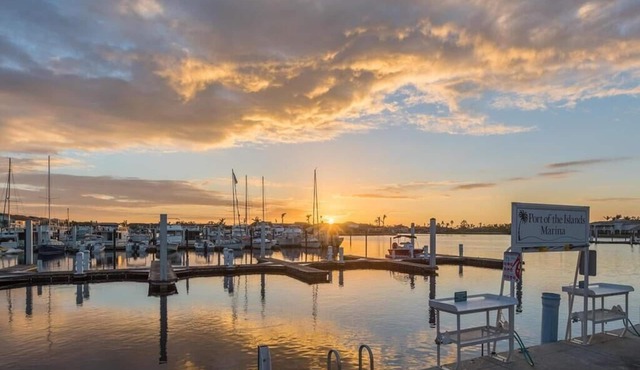 Naples Marina Getaway Studio DIRECT WATER VIEWS!