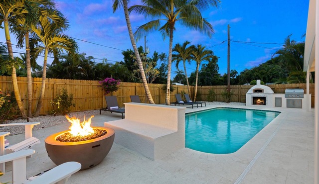 Naples Oasis - Heated Pool, Pizza Oven, Fire Pit & Near Vanderbilt Beach