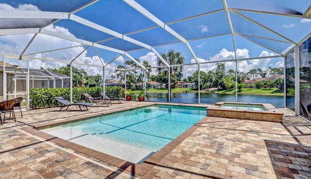 'Naples Paradiso'. Cozy Villa.heated salt water pool/spa extra large lanai