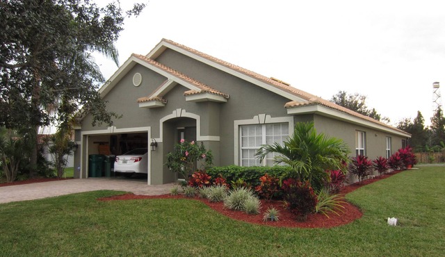 Naples Pool house next to golf course