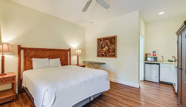 Naples Resort Retreat w/Pool Access!