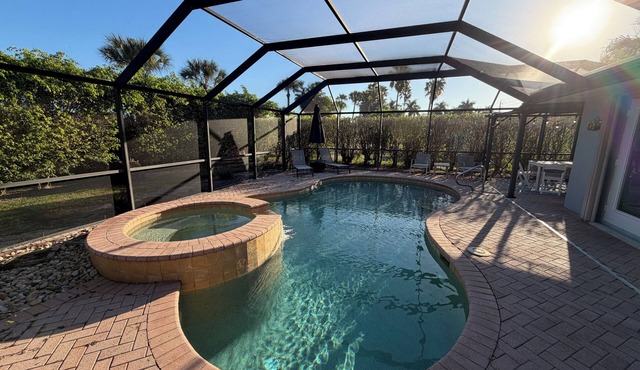 Naples Retreat - 3bdrm/2bath Heated Pool/Hot Tub/Outdoor Kitchen/Great Location