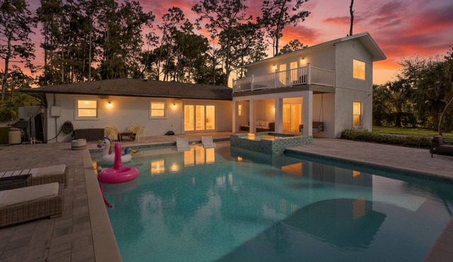 Naples Retreat – Pool, Pickleball & Cabana Oasis
