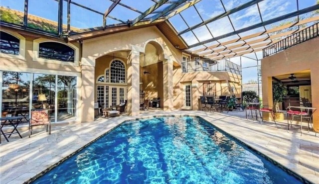 Naples Villa on the Golf Course! 8 Bedrooms Sleeps 20! Pets welcome, 30 day min