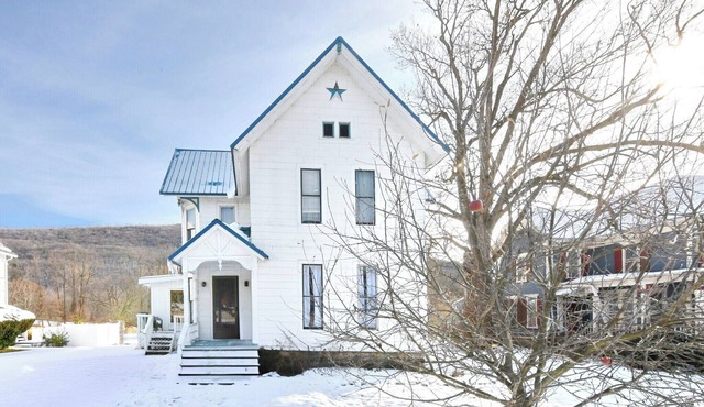 Naples Wine Country 5BR Sleeps 16 Hot Tub Near Bristol Mountain Ski Resort