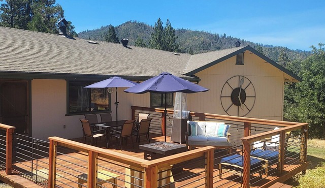 Nara Lodge - Modern 3br/2ba w/game room, pool table and WiFi.