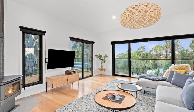 Narani Rise - contemporary coastal with free WIFI