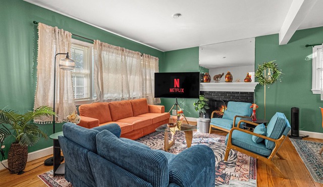 nArlington Charm | Cozy 5BR Home Sleeps10 | Near DC