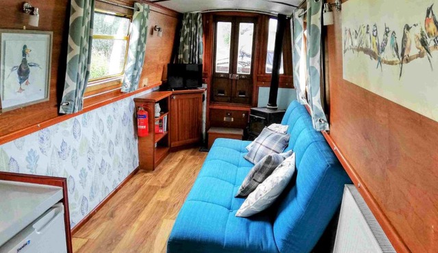 Narrow Escape - 50ft Boat on the Grand Union Canal, near Tring