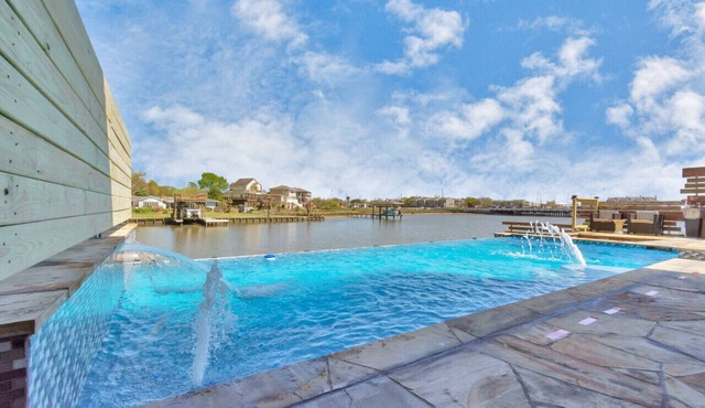 NASA-Waterfont-HeatedPool, KingBd, Jacuzzi, GmRm